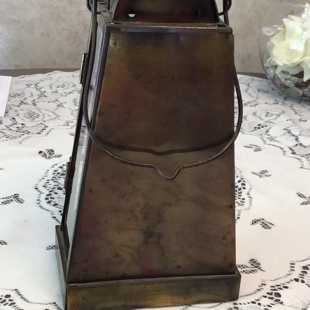 Antique Real Metal Kerosene/Oil Lantern with Handle. Beautiful details. - Picture 5 of 10